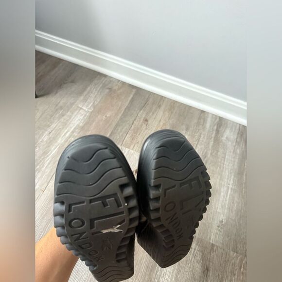 Fly London Metallic Silver Yasi Wedge Mary Jane Style Shoes Size Eur 38 Size 7.5 - Picture 8 of 12